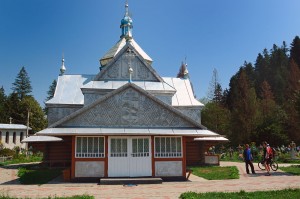 Давня церква в селі Пістинь