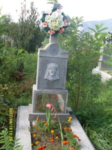 Могила на цвинтарі в с. Тюдові
