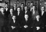 Персонал електровні. 1955 р. Фото з нагоди проводів на пенсію Й. Корнея. У центрі директор Ю. С. Каплич, зліва – Й. Корней.
